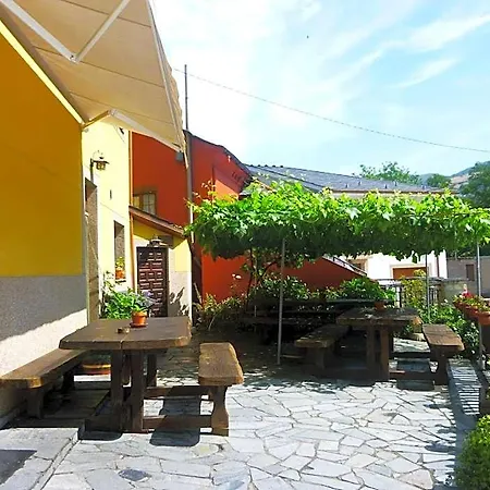 Rural La Pista Hotel *